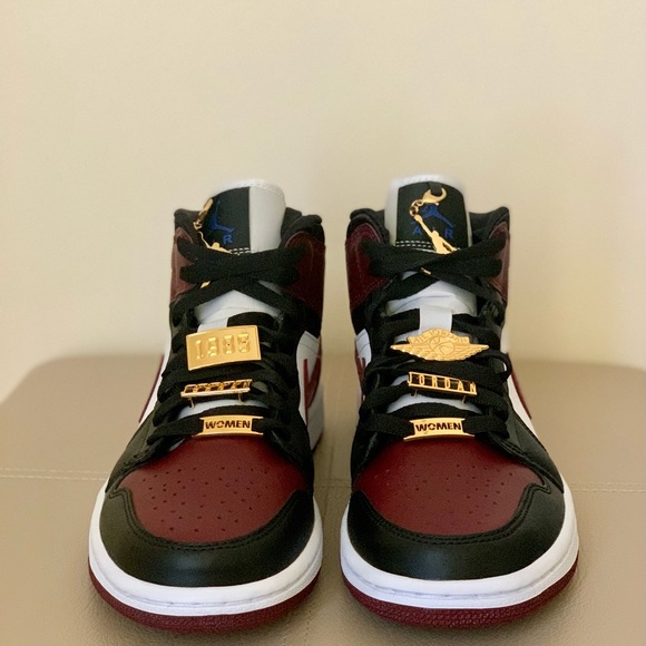 🚫 SOLD on Offer Up 🚫 Air Jordan 1 Mid - Picture 5 of 7